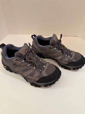 Women’s size 9 outdoor Merrell Vibram Trail Running Shoes - Gray